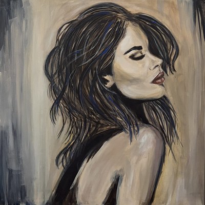 Retrato de mujer de perfil con destellos azules
